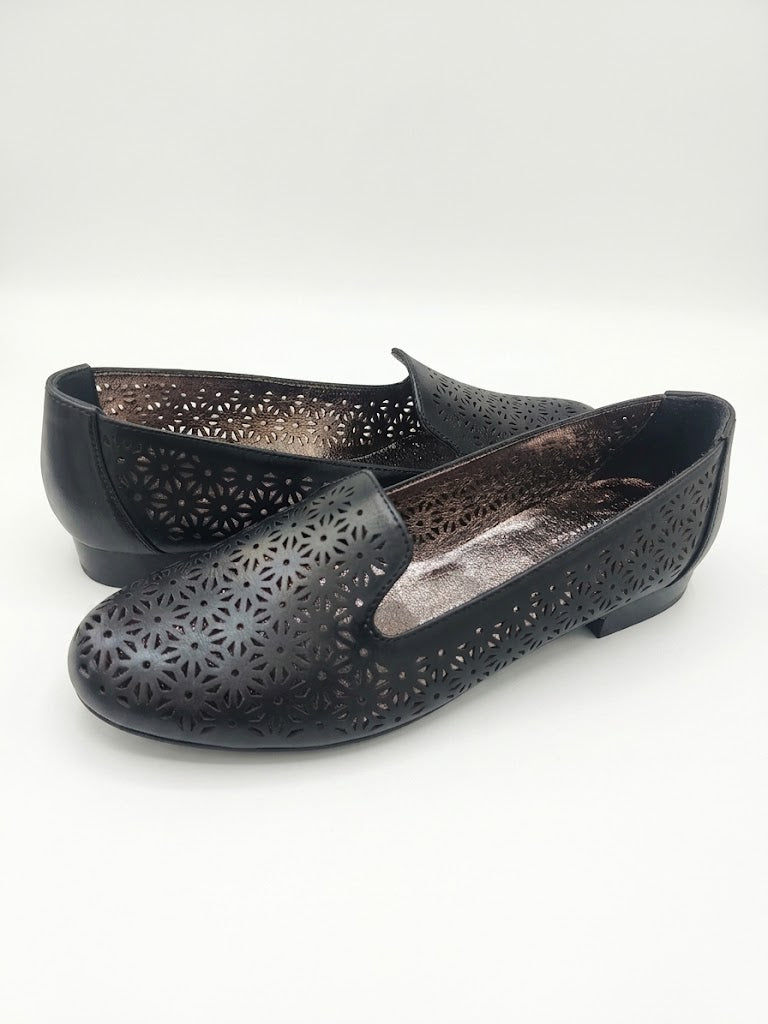Elegant Floral Cutout Loafers | Queen Footwear